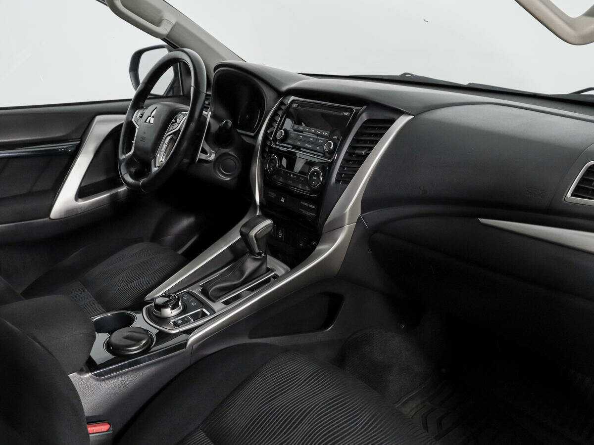 Mitsubishi Pajero Sport, 2017 Фото №13