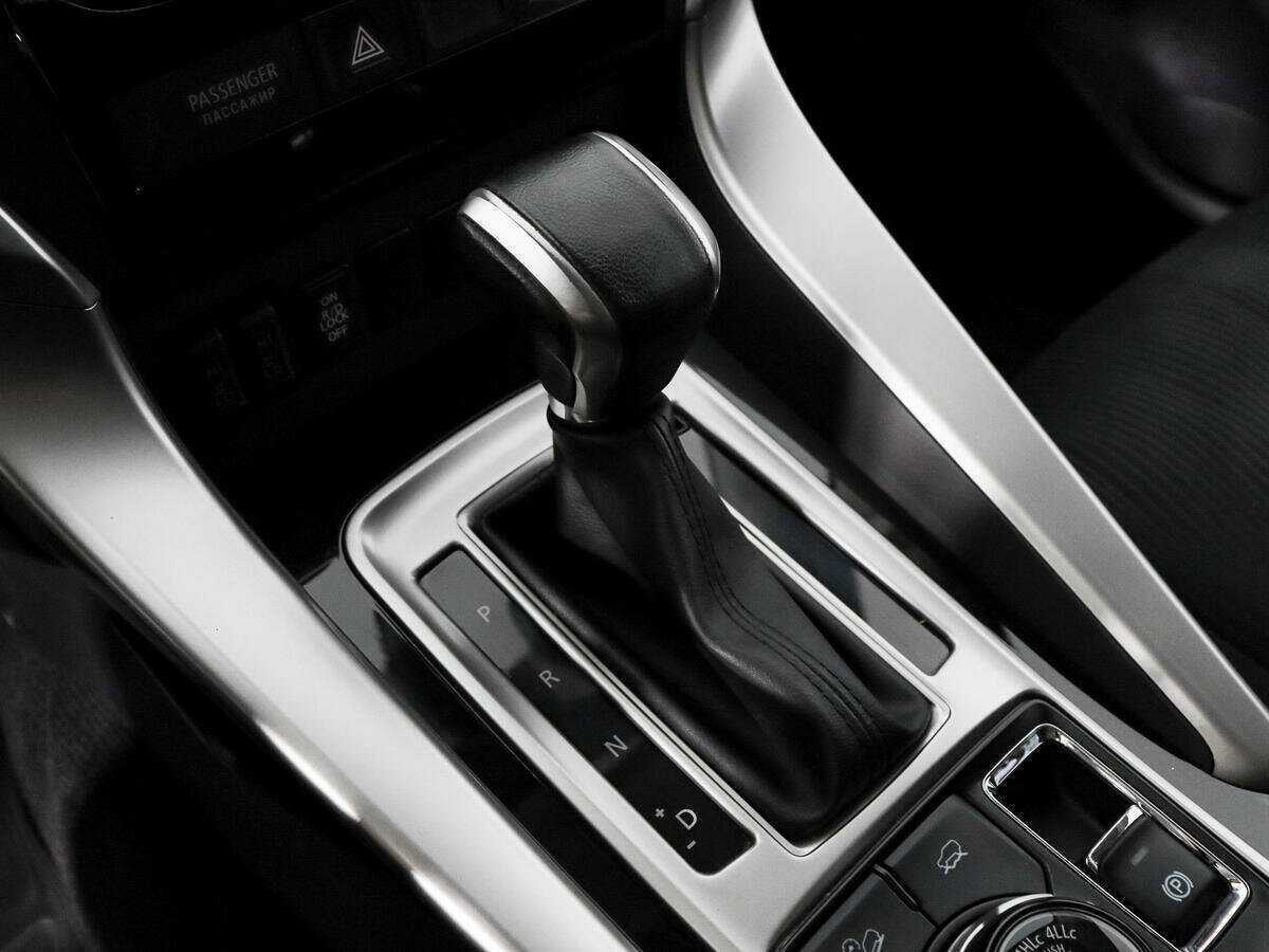 Mitsubishi Pajero Sport, 2017 Фото №10