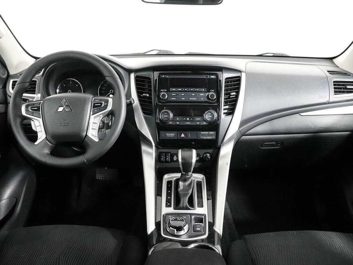 Mitsubishi Pajero Sport, 2018 Фото №11