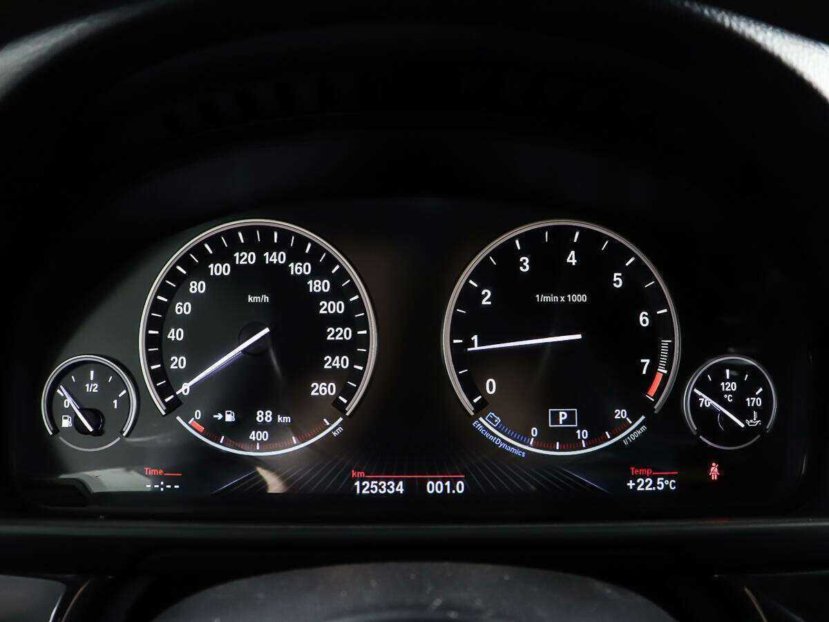 BMW 5 серии 520i, 2015 Фото №14