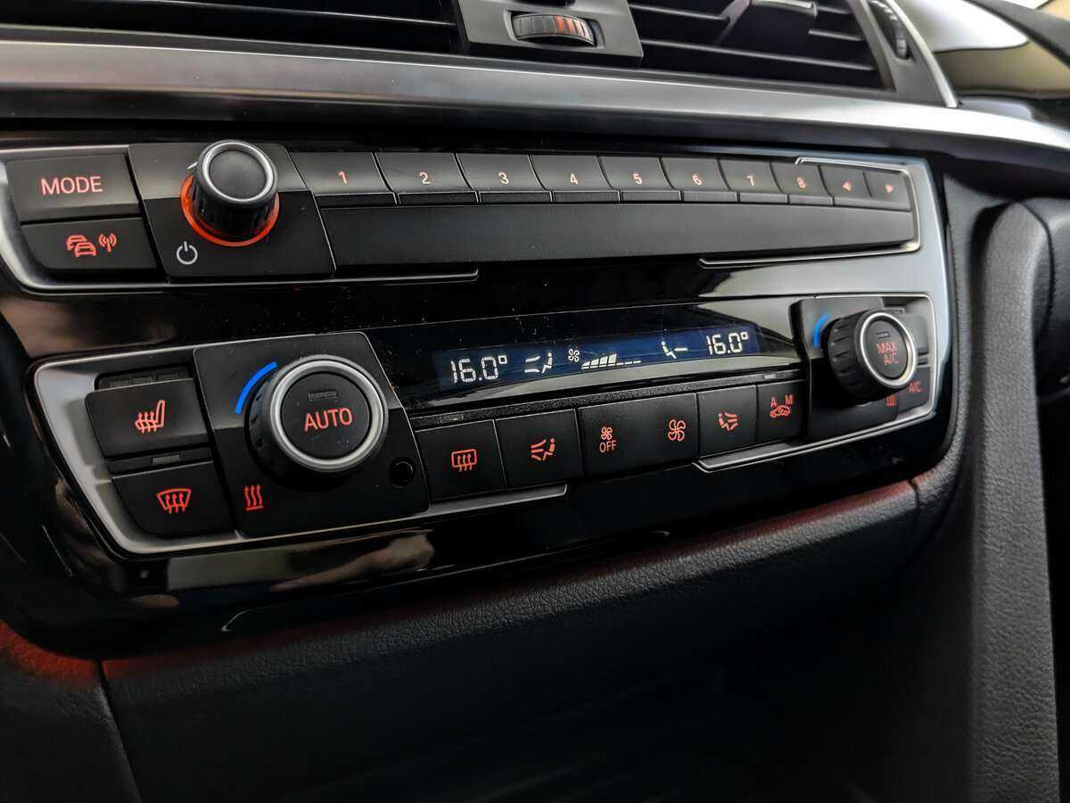 BMW 3 серии 318i, 2017 Фото №20