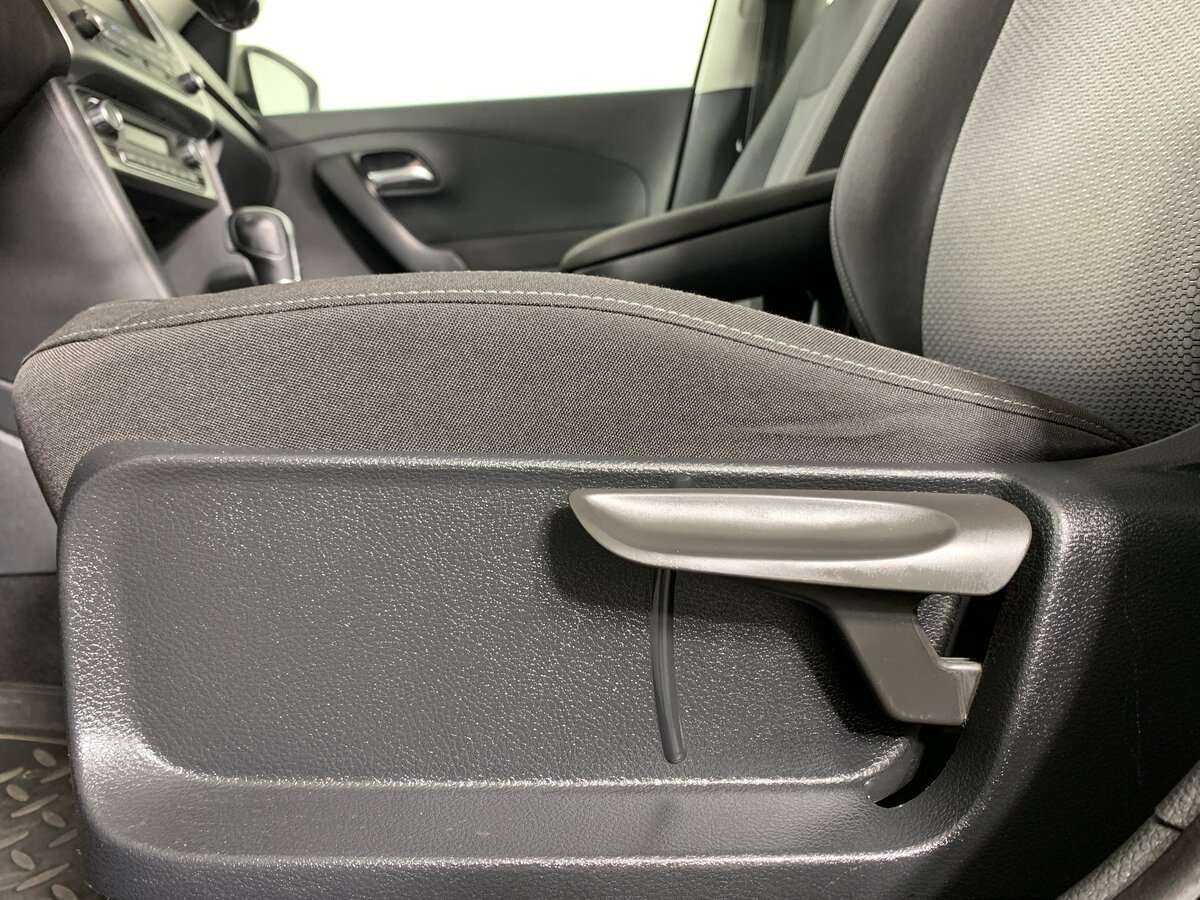 Volkswagen Polo, 2015 Фото №14