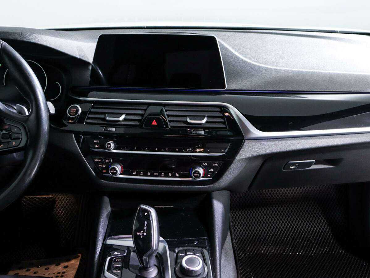 BMW 5 серии 520d xDrive, 2018 Фото №11