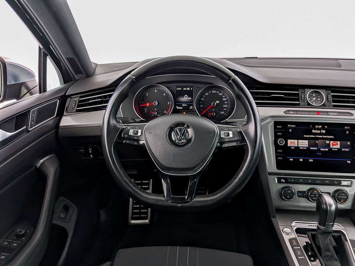 Volkswagen Passat Alltrack, 2018 Фото №23