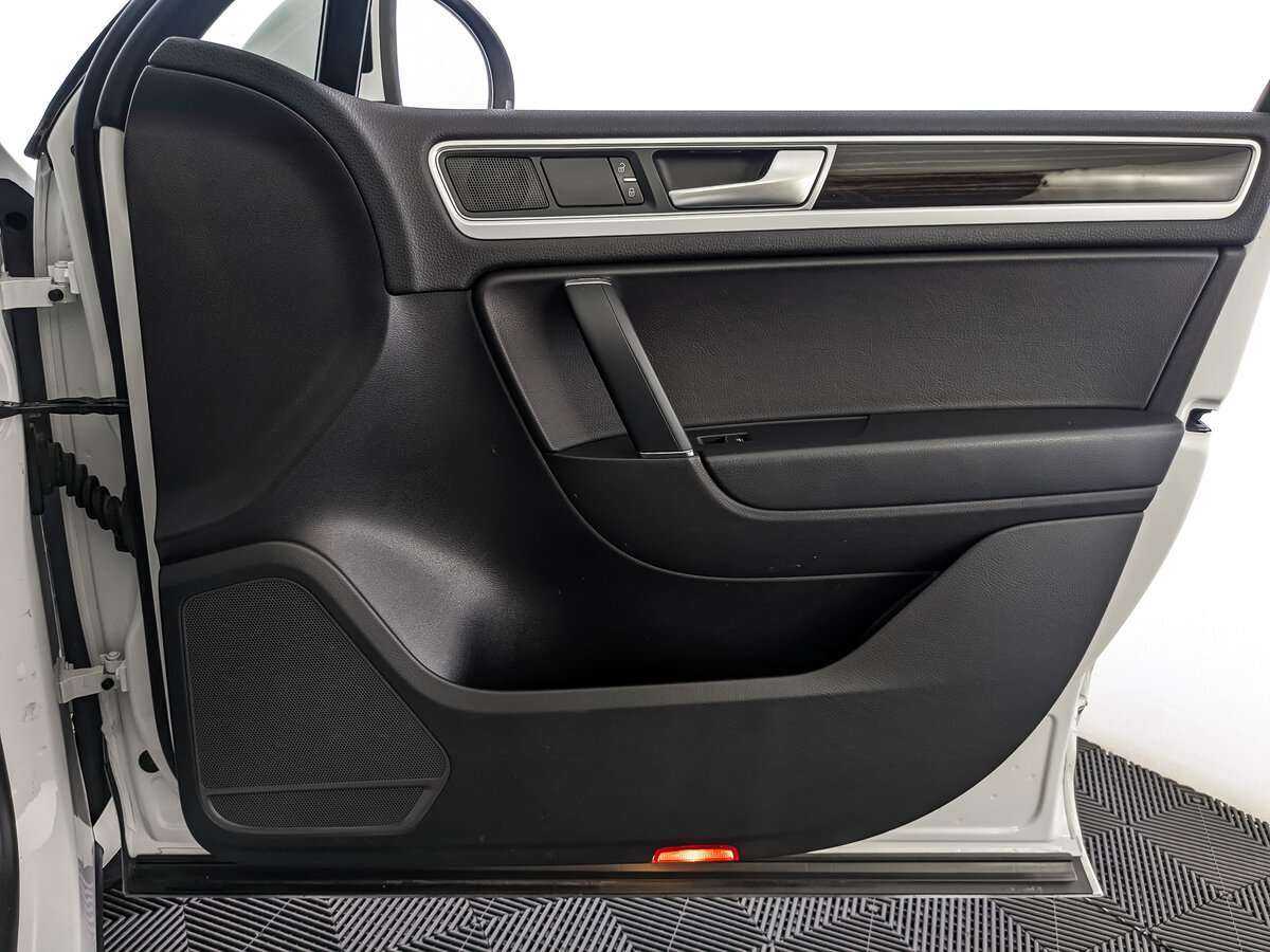Volkswagen Touareg, 2017 Фото №24