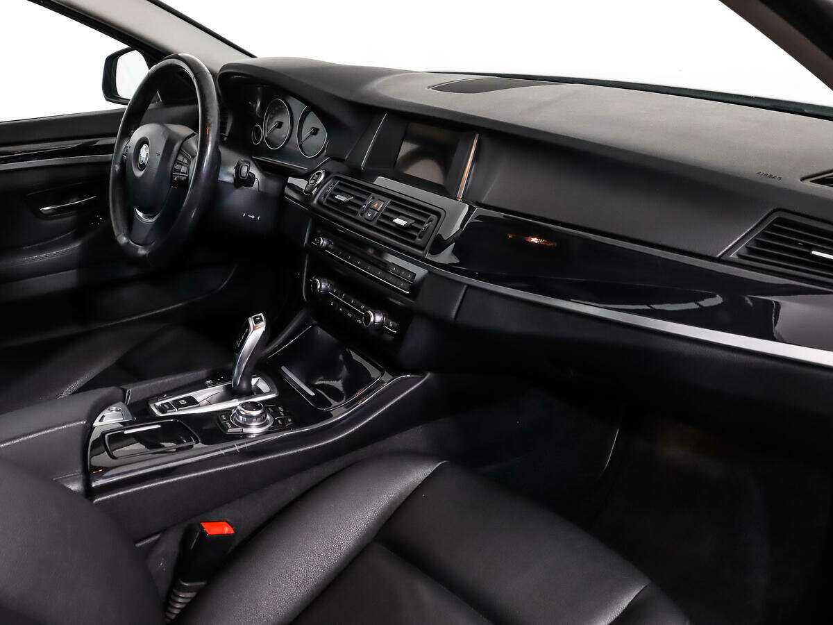 BMW 5 серии 520i, 2015 Фото №12