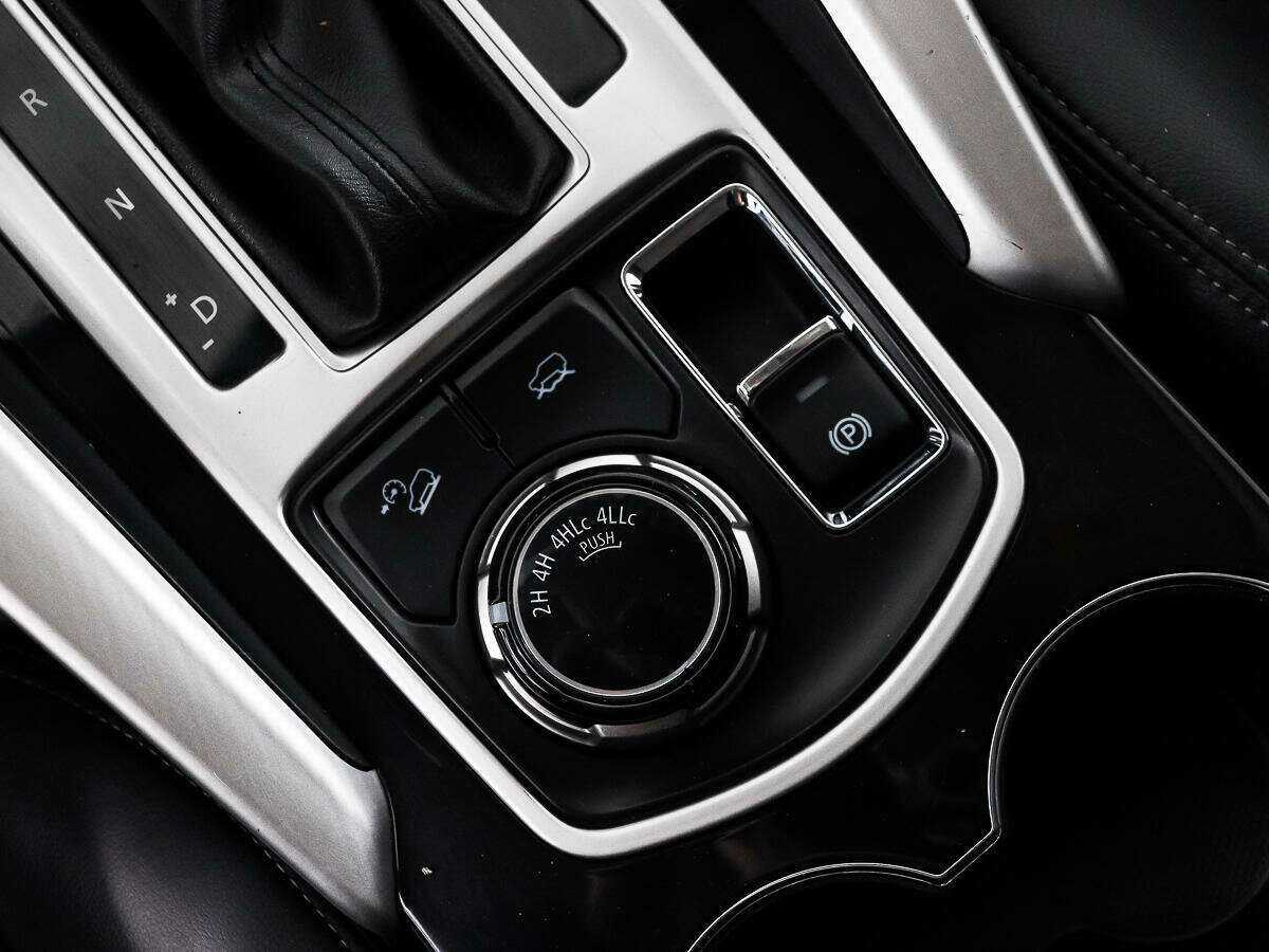 Mitsubishi Pajero Sport, 2016 Фото №10