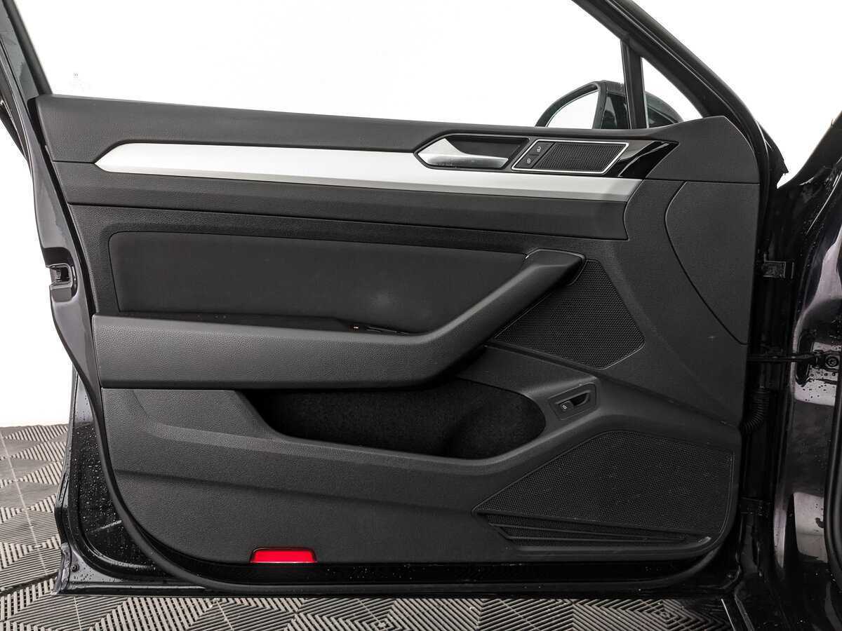 Volkswagen Passat, 2018 Фото №15
