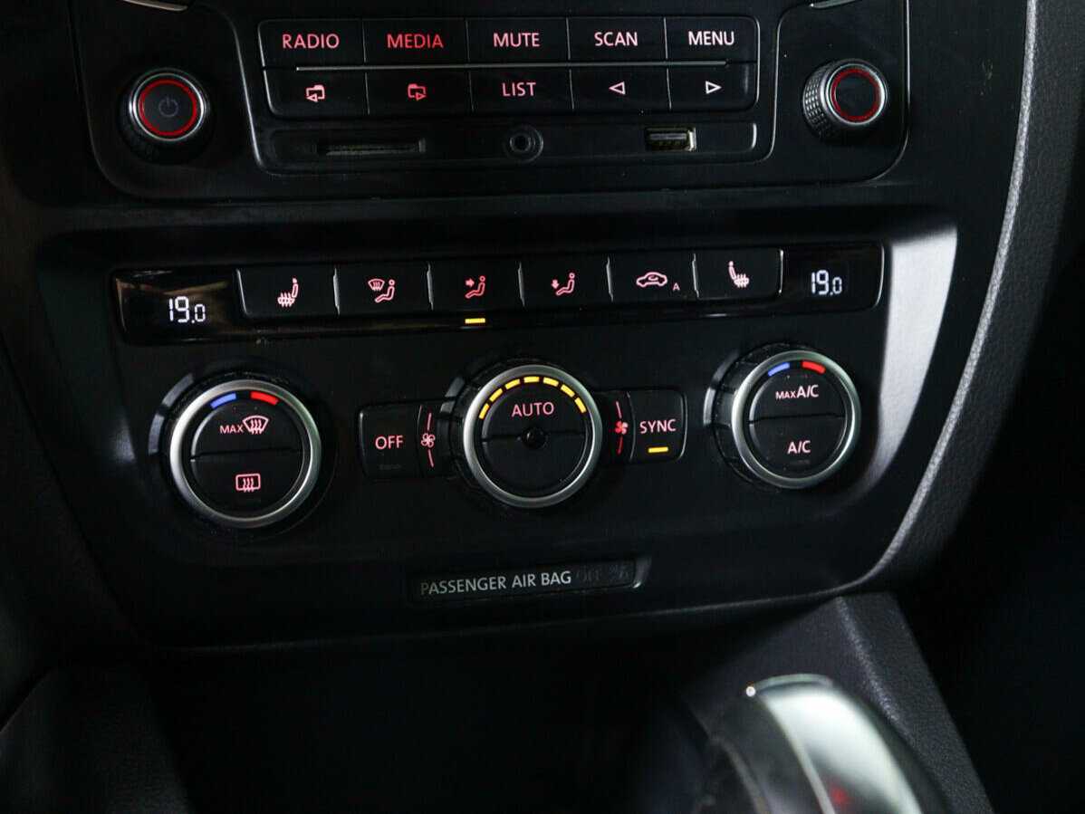 Volkswagen Jetta, 2013 Фото №14