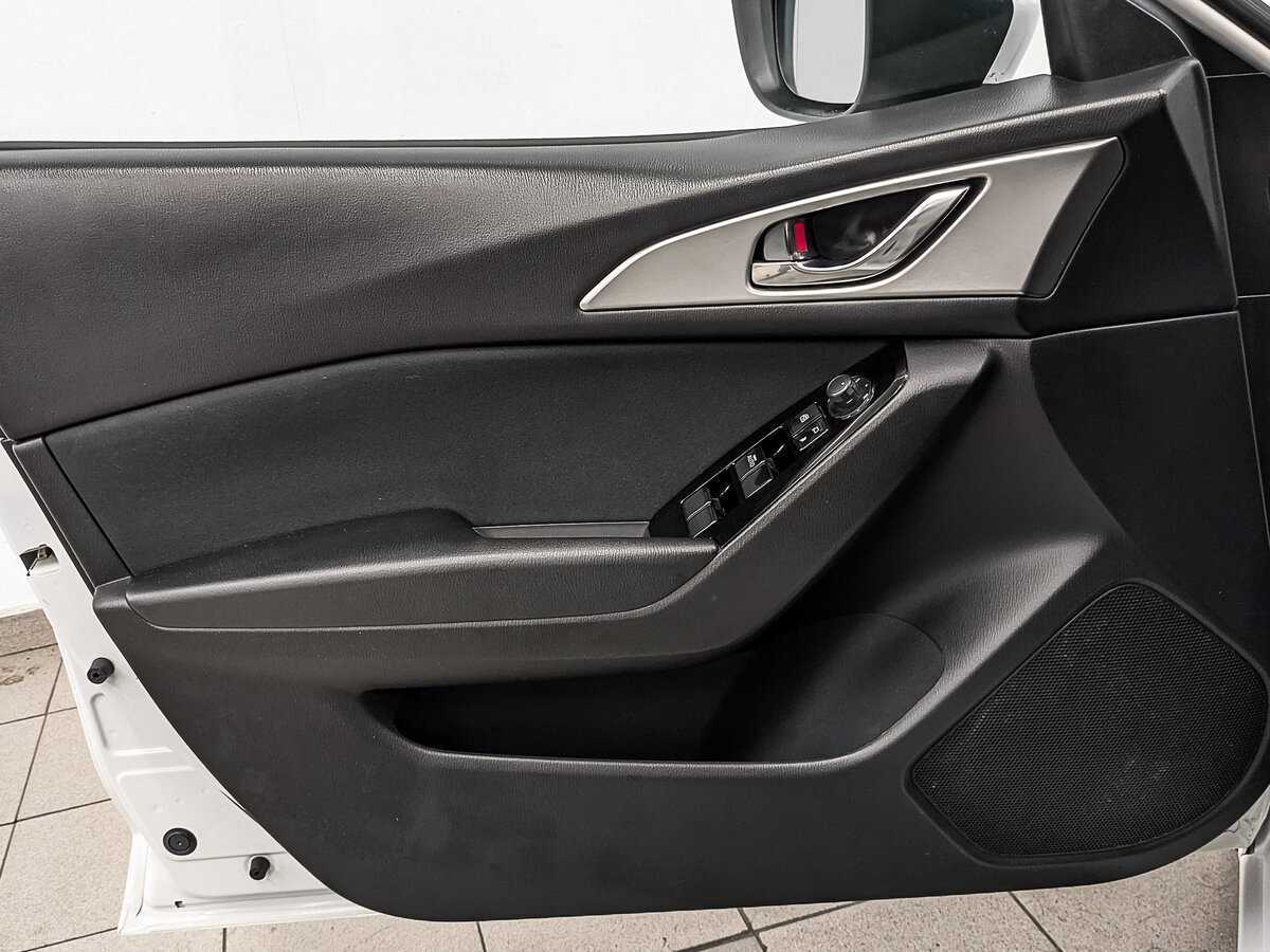 Mazda 3, 2018 Фото №17
