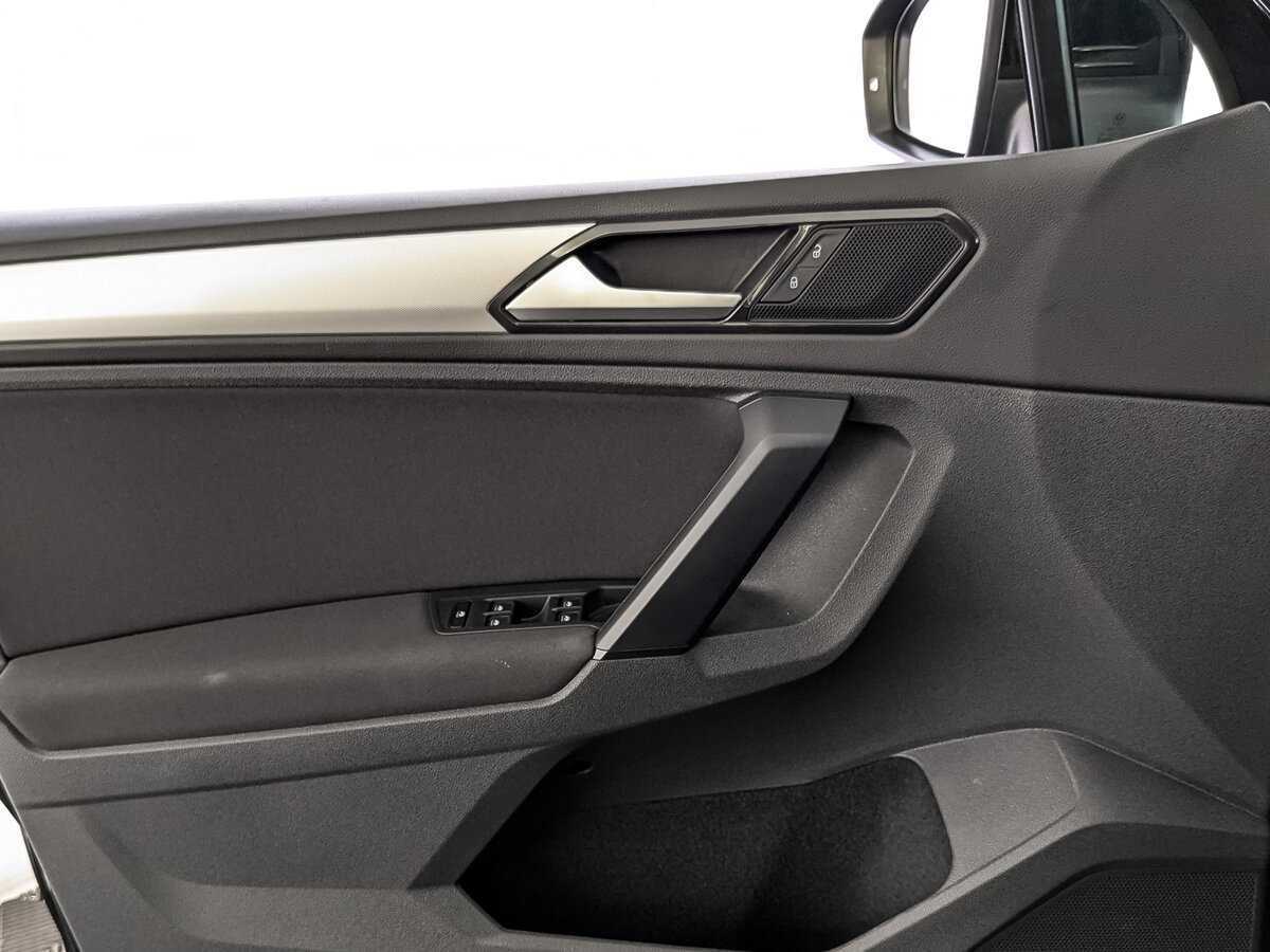 Volkswagen Tiguan, 2018 Фото №17