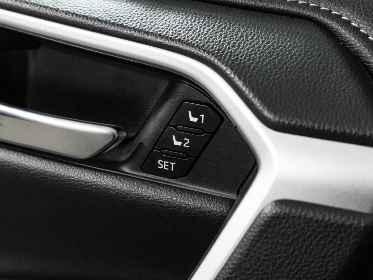 Toyota RAV4, 2021 Фото №17