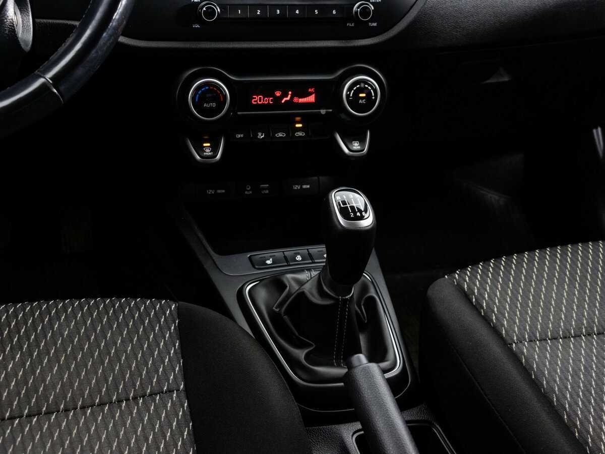 Kia Rio, 2018 Фото №13