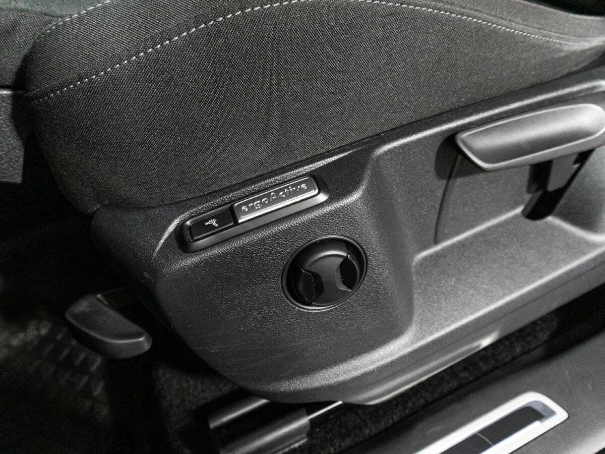 Volkswagen Tiguan, 2018 Фото №18