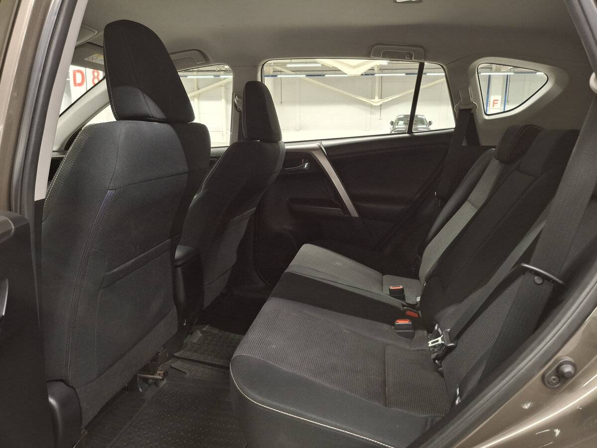 Toyota RAV4 IV (XA40) Рестайлинг, 2015 Фото №11
