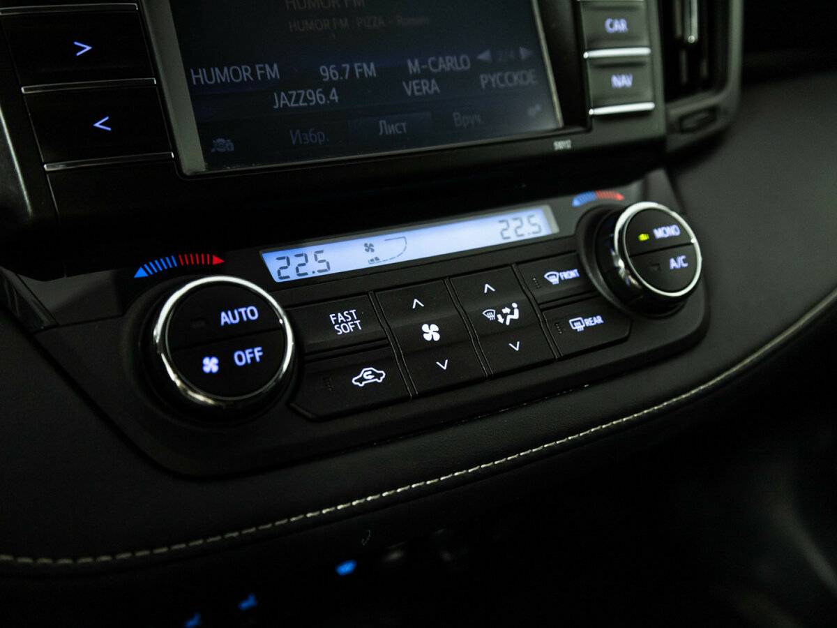 Toyota RAV4 IV (XA40) Рестайлинг, 2016 Фото №15