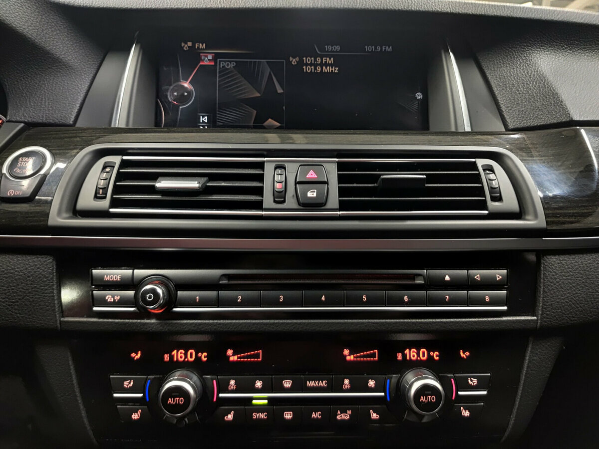 BMW 5 серии 530d xDrive VI (F10/F11/F07) Рестайлинг, 2016 Фото №15