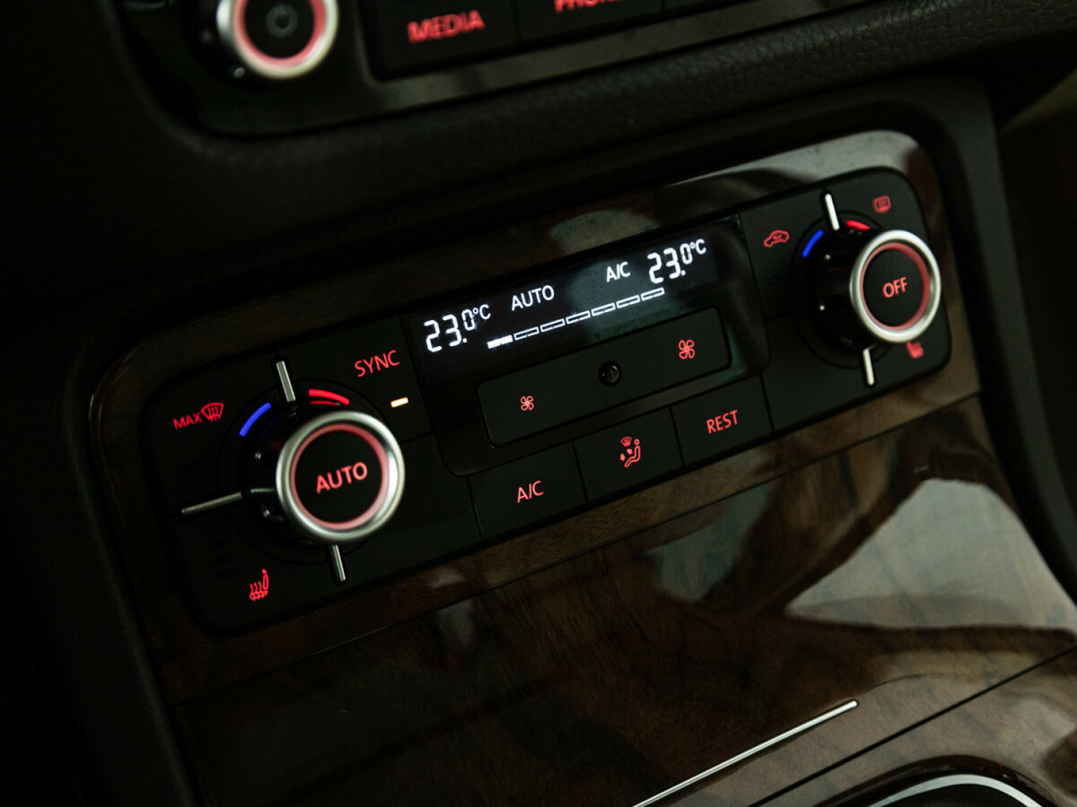 Volkswagen Touareg II, 2013 Фото №18